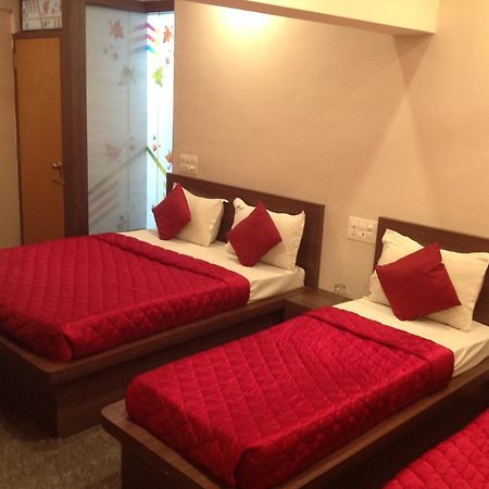 Hotel Rest Inn จิกมากาลูร์ ภายนอก รูปภาพ