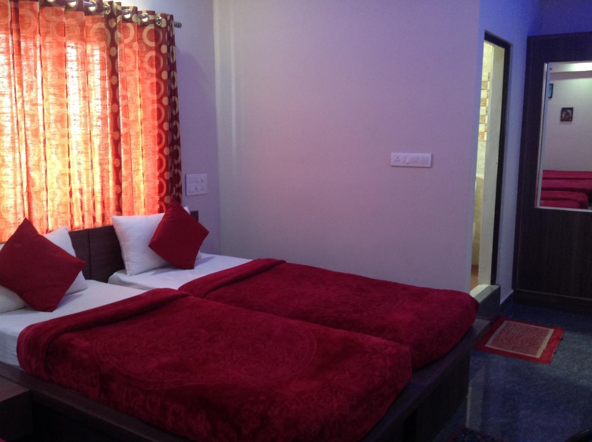 Hotel Rest Inn จิกมากาลูร์ ภายนอก รูปภาพ
